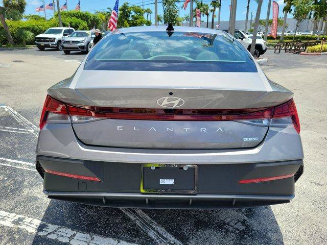 Used 2024 Hyundai Elantra Blue FWD image 6