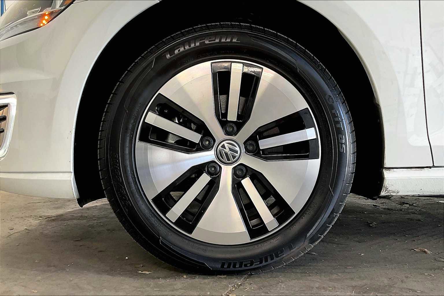 Used 2019 Volkswagen e-Golf SE w/ Driver Assistance Package image 14