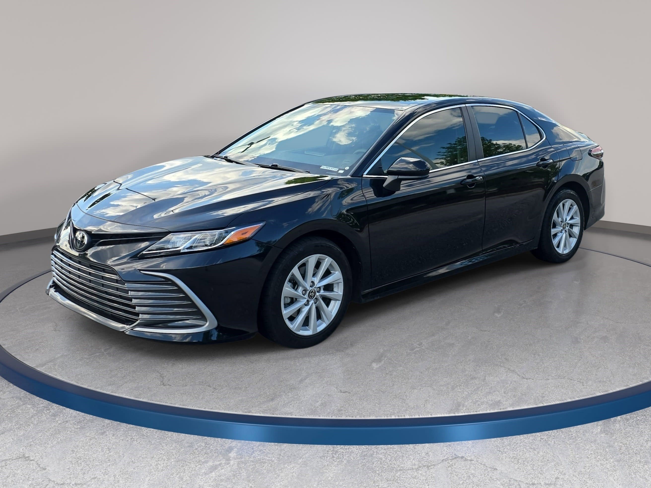 Used 2023 Toyota Camry LE FWD image 1