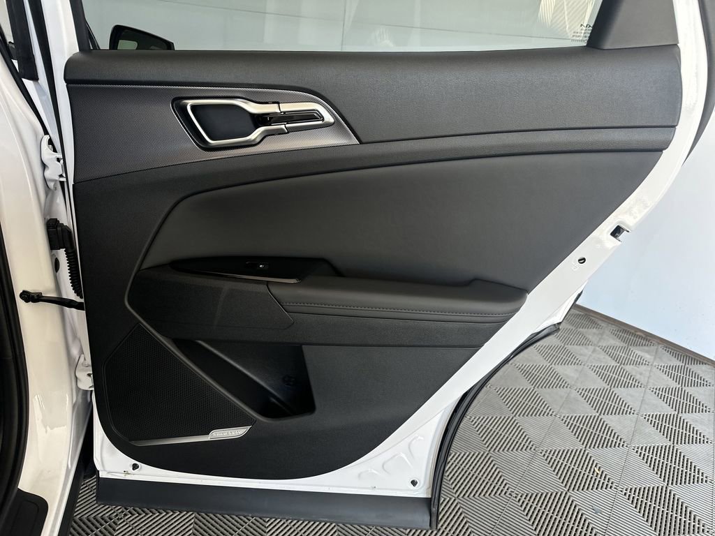 Used 2025 Kia Sportage SX image 35