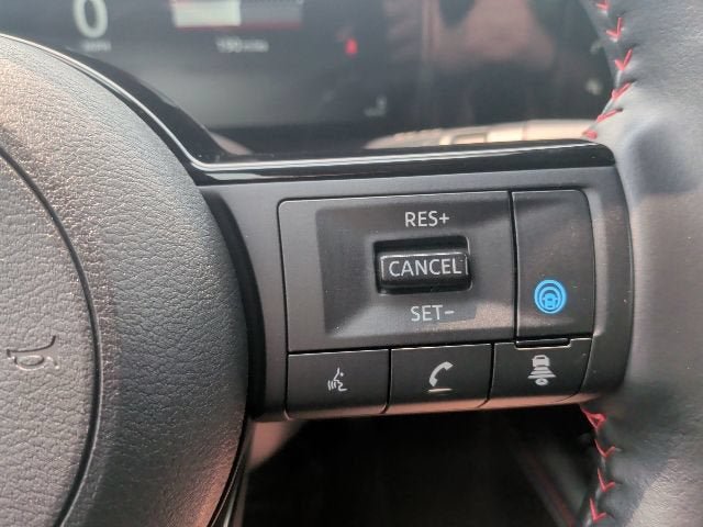 Used 2025 Nissan Kicks SR w/ SR Premium Package FWD image 28