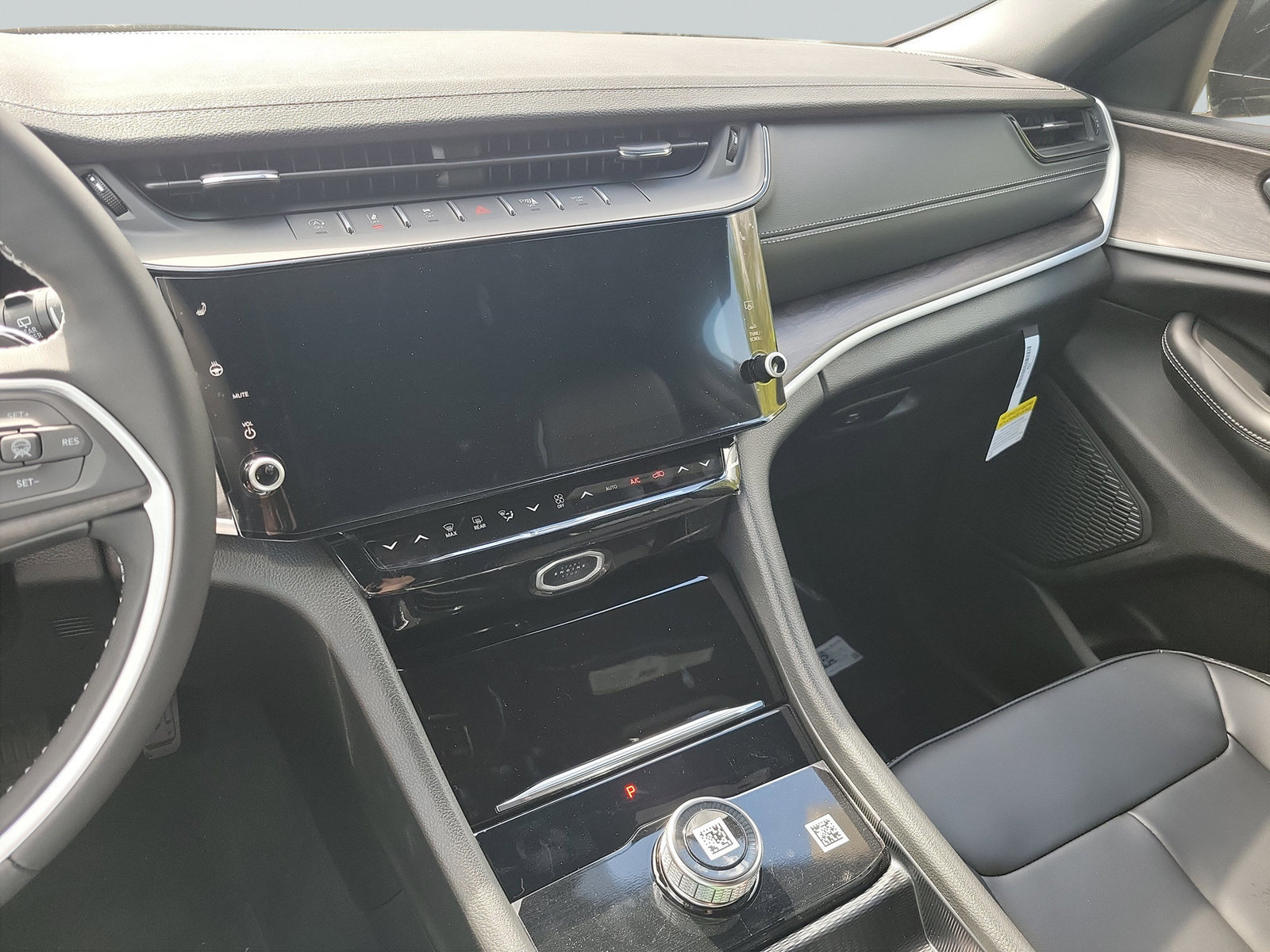 New 2027 Jeep Grand Cherokee Limited RWD image 18