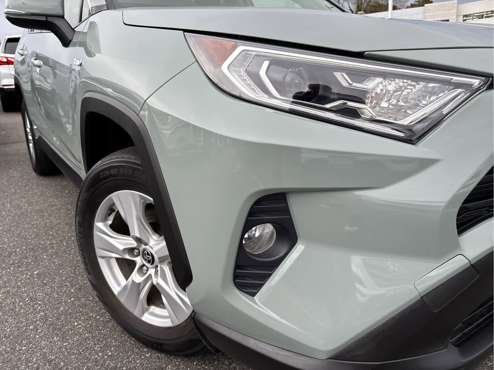 Used 2021 Toyota RAV4 XLE w/ Convenience Package image 24