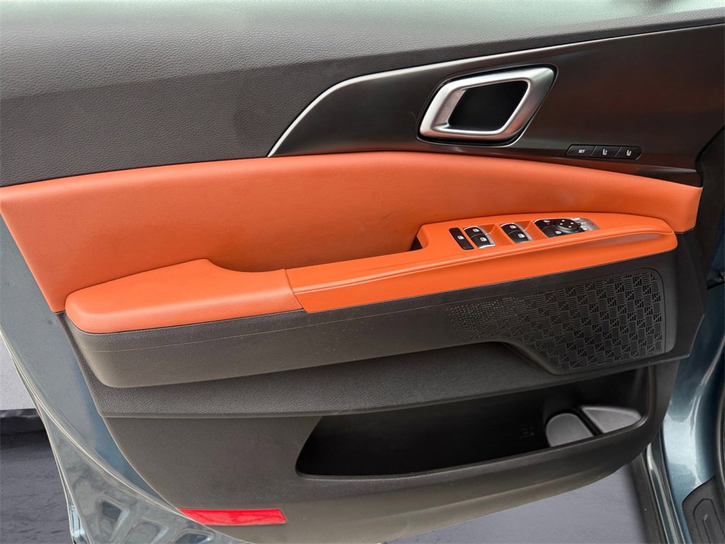 Used 2025 Kia Carnival SX w/ SX Dark Edition Package image 22