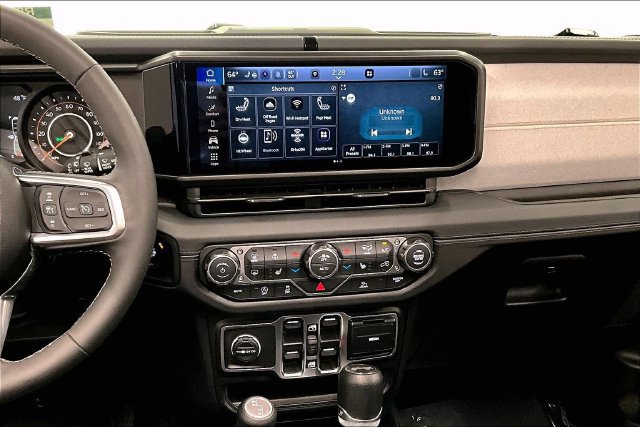 Used 2026 Jeep Wrangler Unlimited Sahara AWD/4WD image 7
