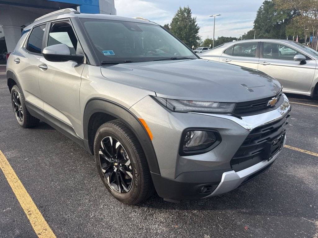Used 2023 Chevrolet TrailBlazer LT w/ Convenience Package FWD image 3