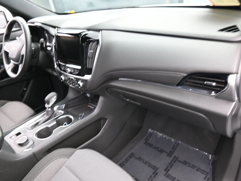 Used 2023 Chevrolet Traverse LT image 44