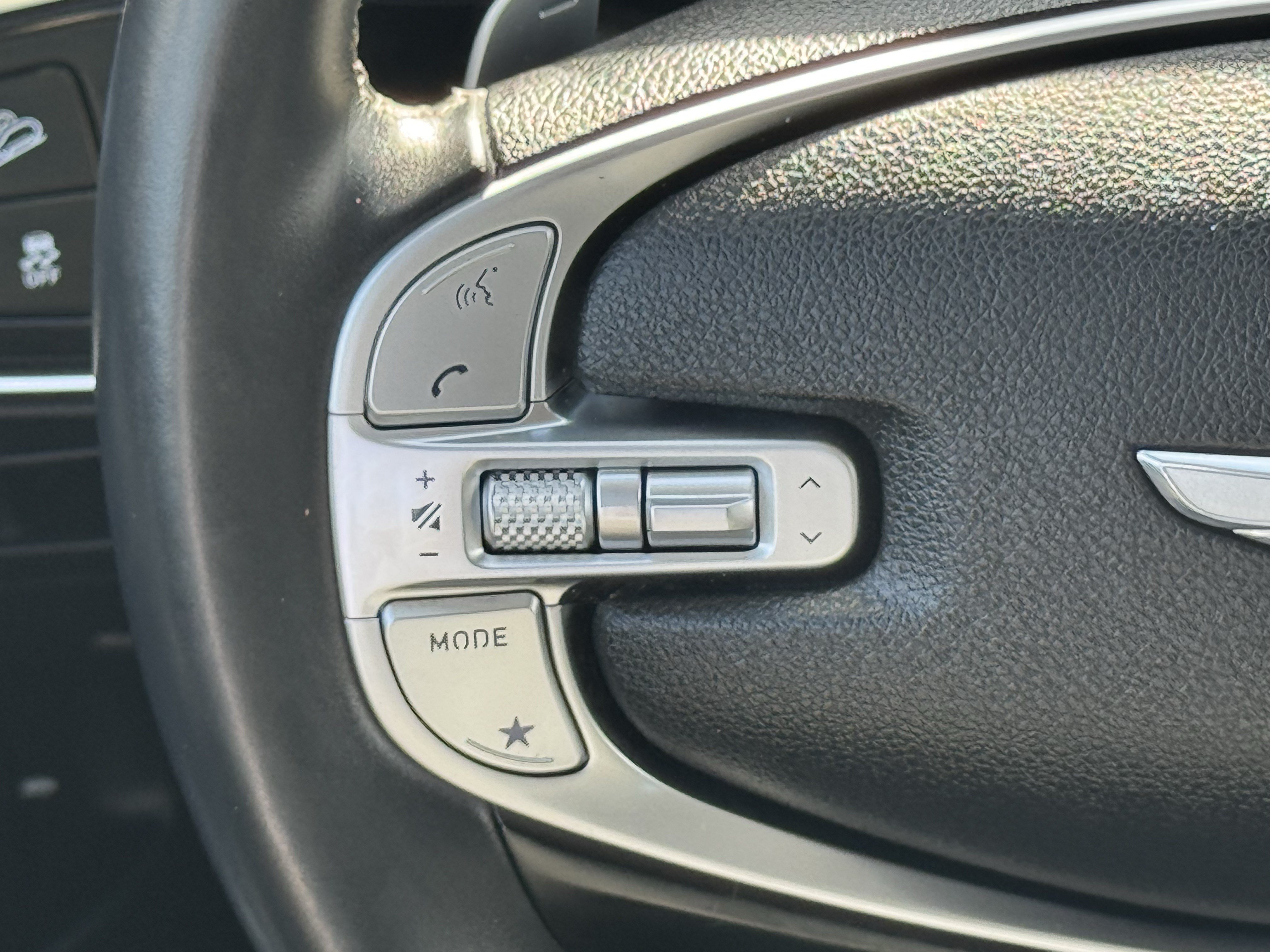 Used 2025 Genesis GV70 2.5T AWD/4WD image 13
