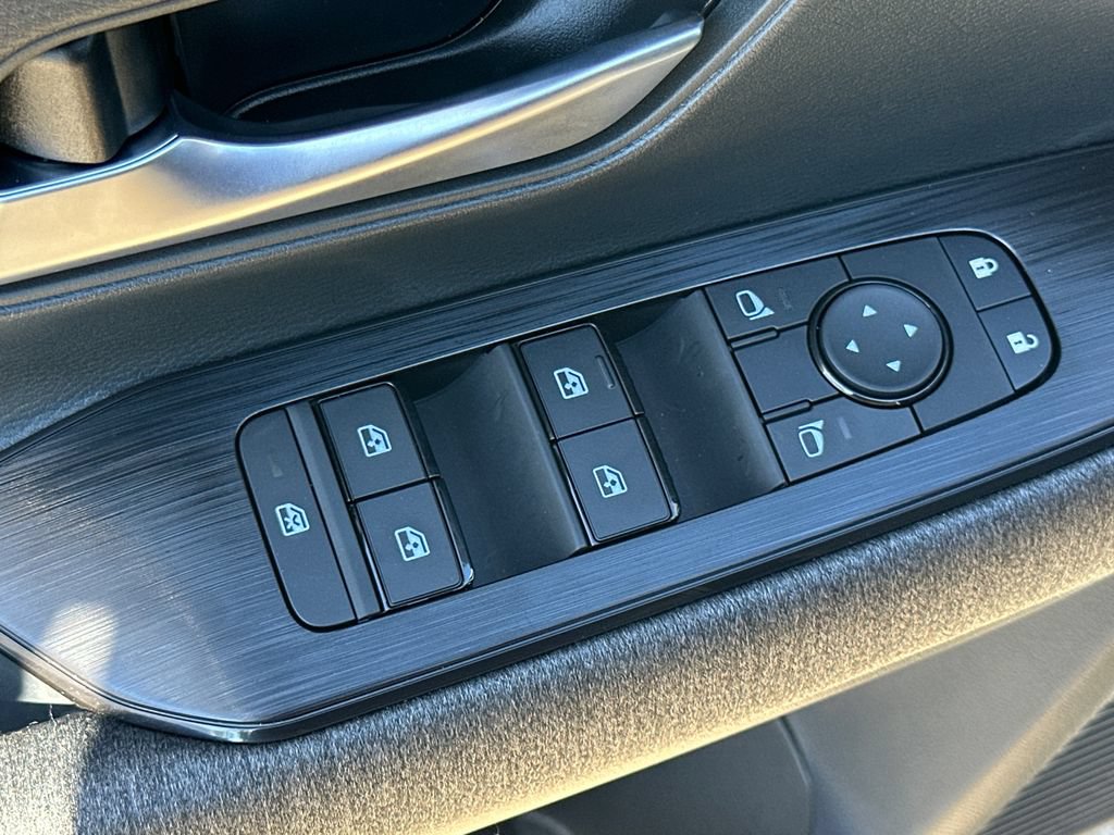 New 2026 Nissan Kicks SV w/ SV Premium Package AWD/4WD image 8