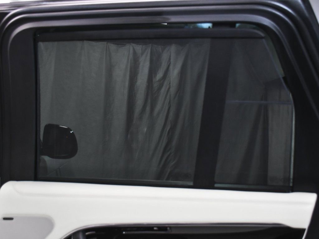 Used 2025 Land Rover Range Rover SE AWD/4WD image 19