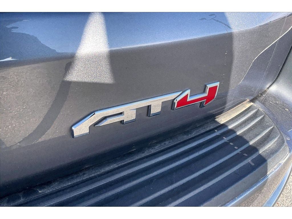 Used 2022 GMC Yukon XL AT4 w/ AT4 Premium Plus Package AWD/4WD image 9