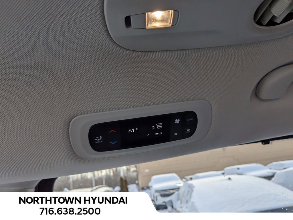 Used 2024 Chrysler Pacifica Touring-L image 33