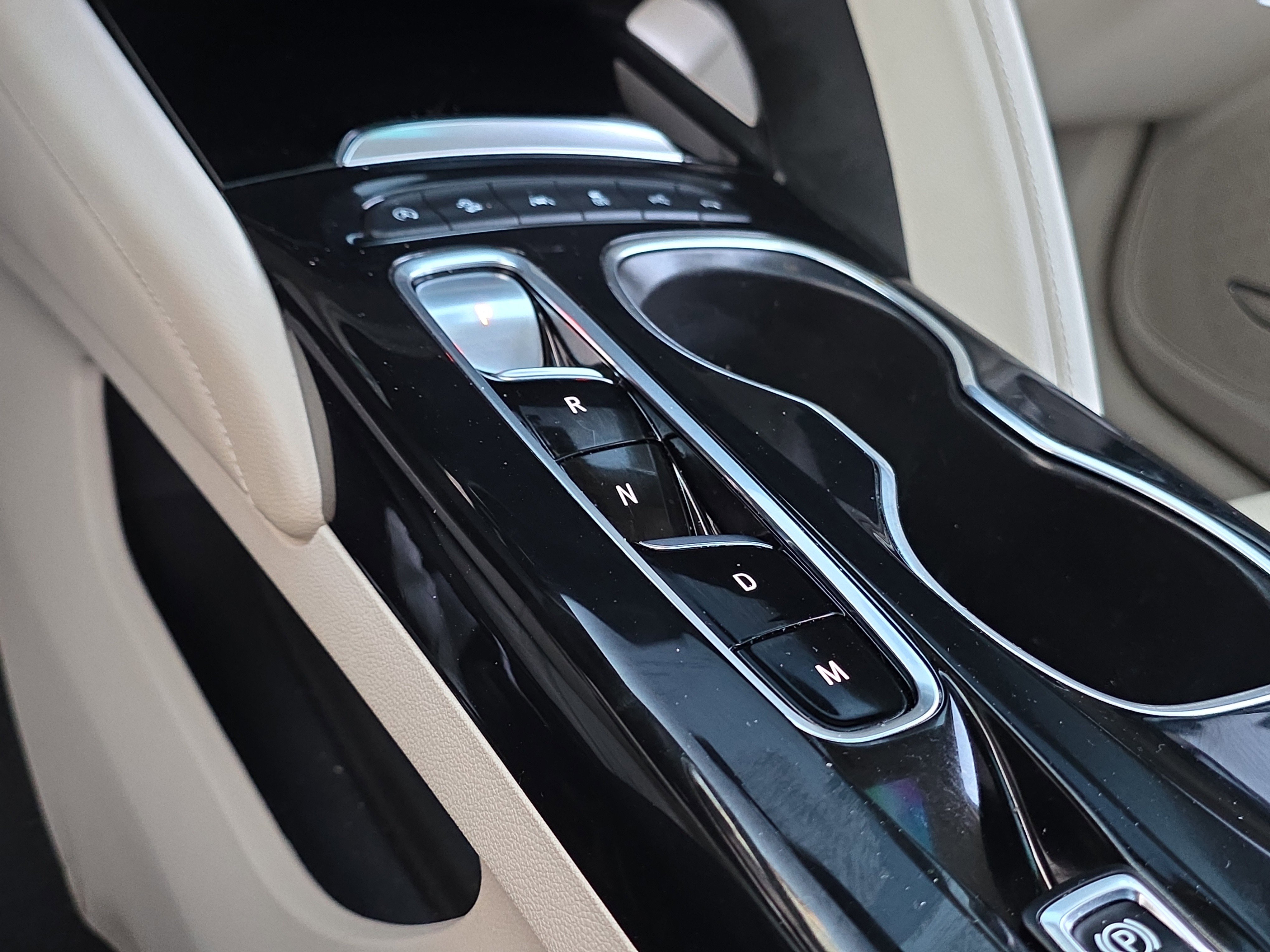 Used 2023 Buick Envision Avenir image 26