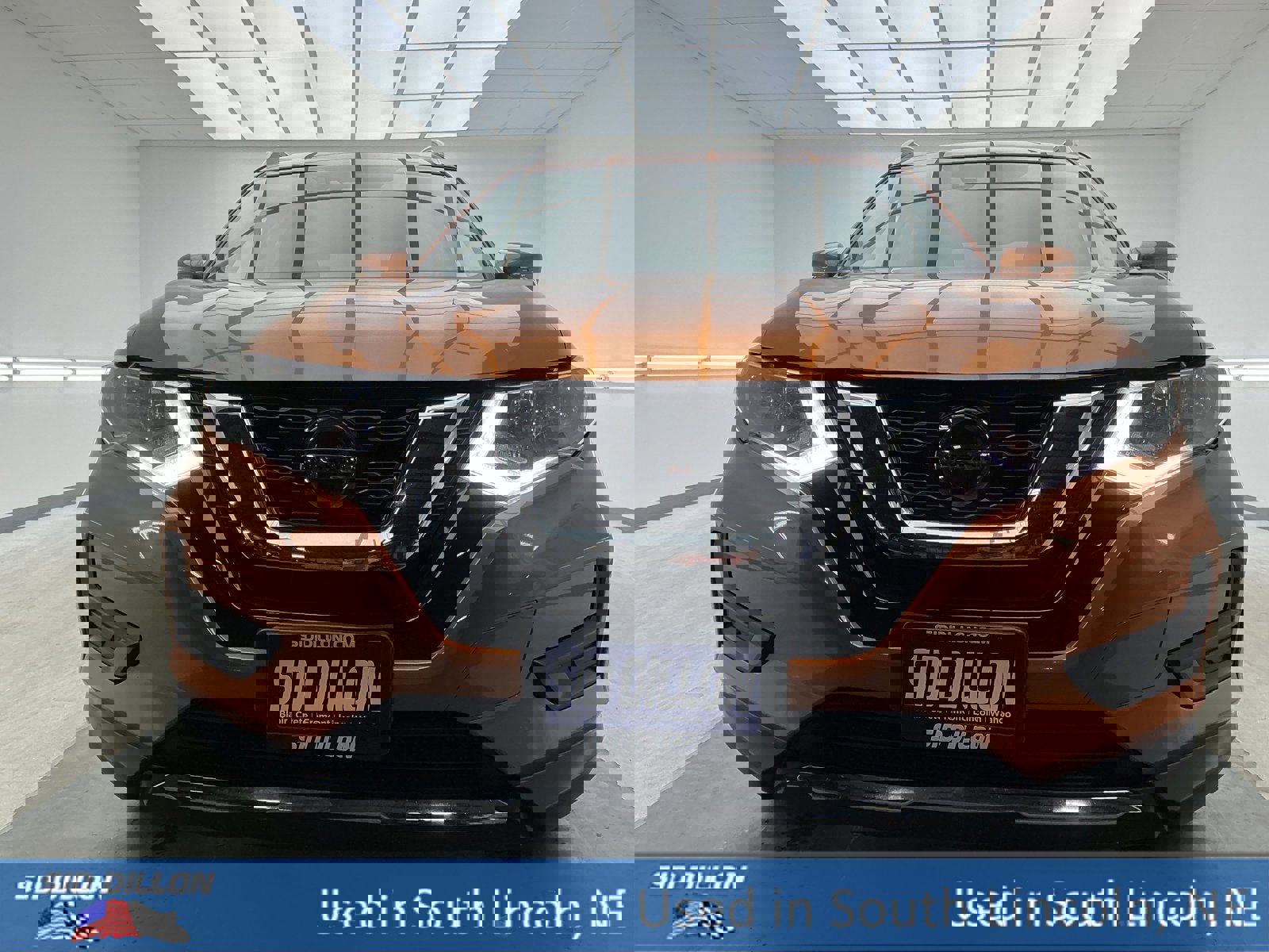 Used 2019 Nissan Rogue SV image 2