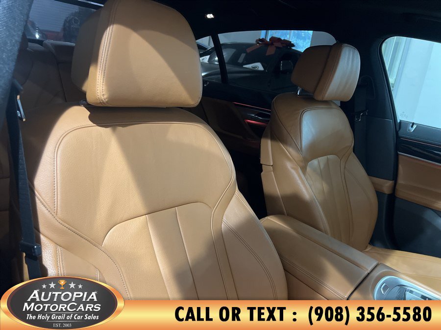 Used 2022 BMW 740i w/ M Sport Package RWD image 15