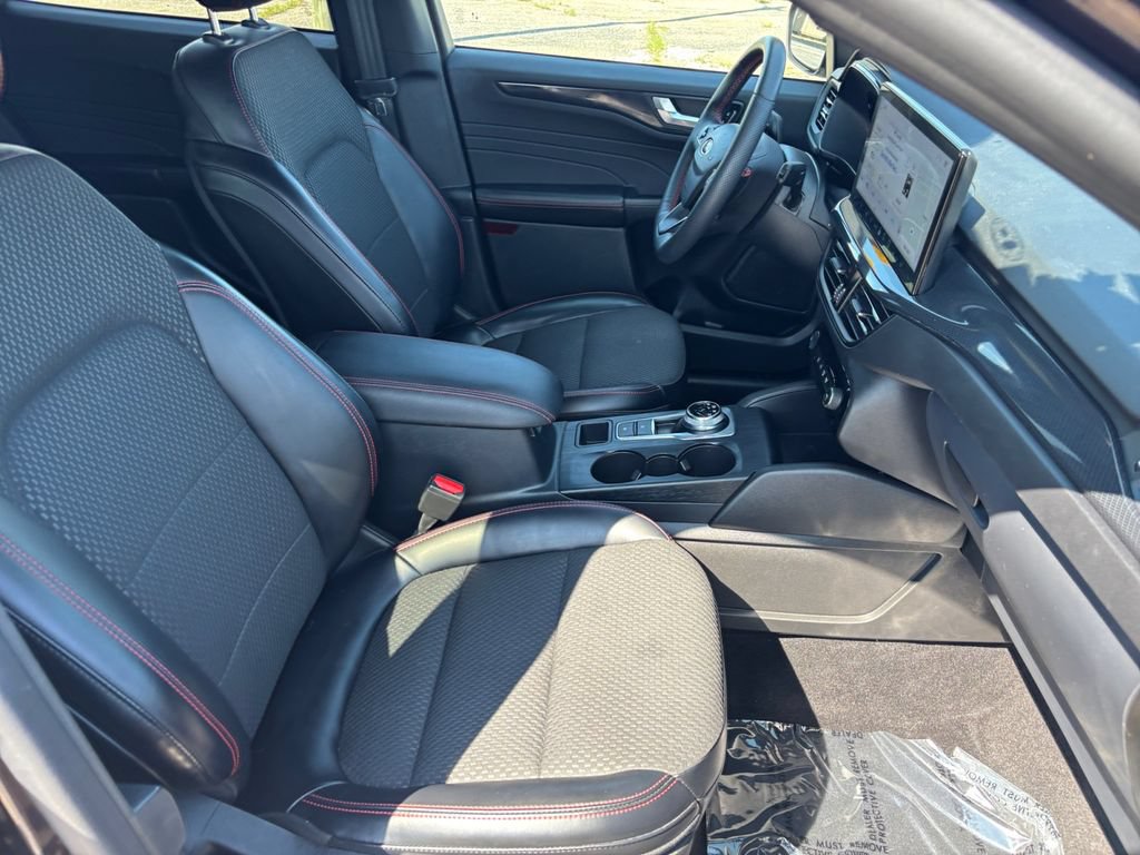 Used 2023 Ford Escape ST-Line w/ Tech Pack #1 FWD image 31