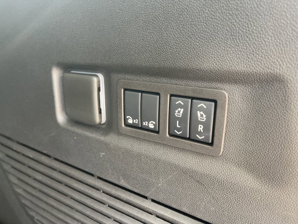 New 2025 Chevrolet Suburban Premier image 14