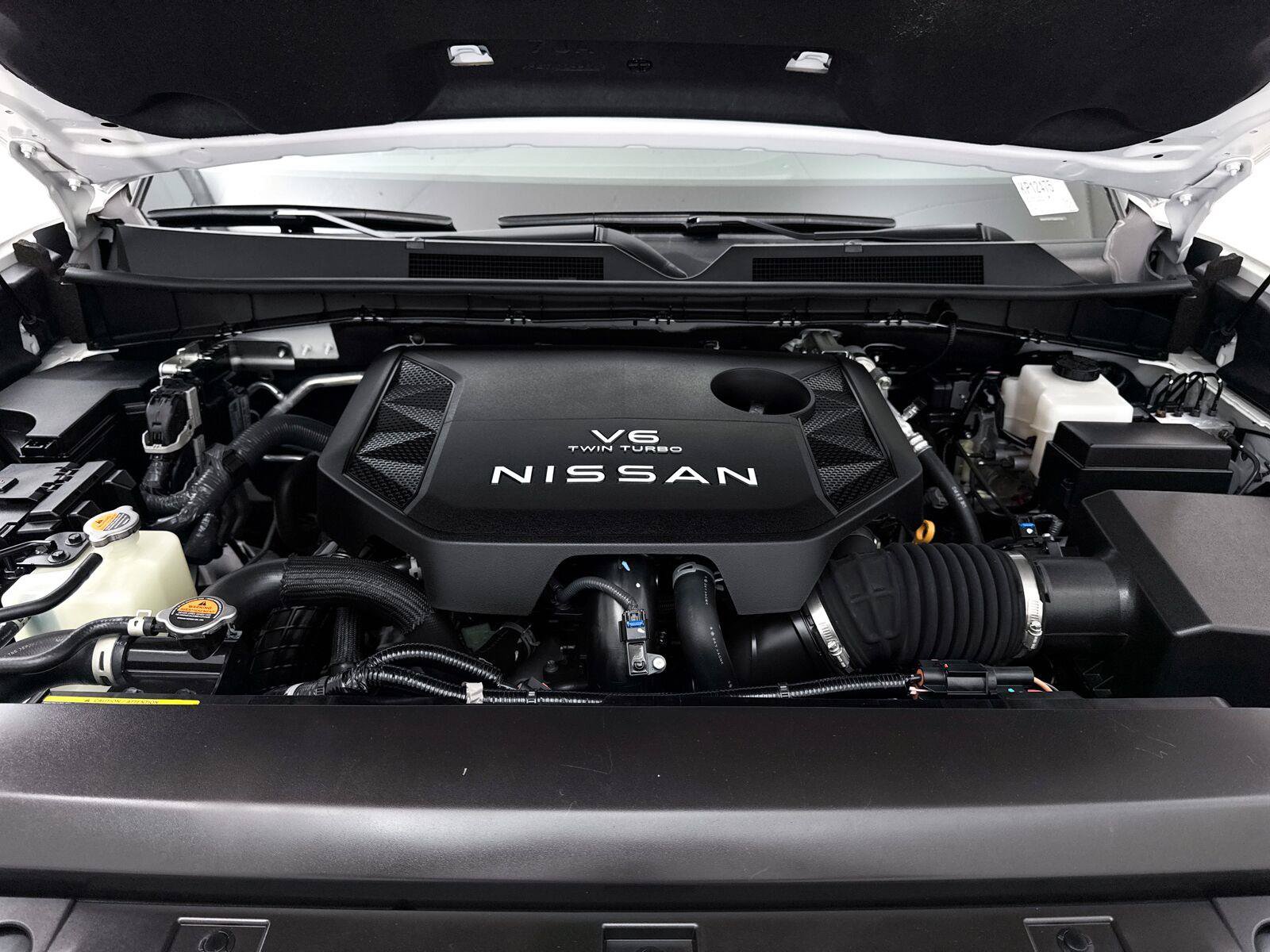 Used 2025 Nissan Armada PRO-4X w/ Pro-4X Premium Package AWD/4WD image 9