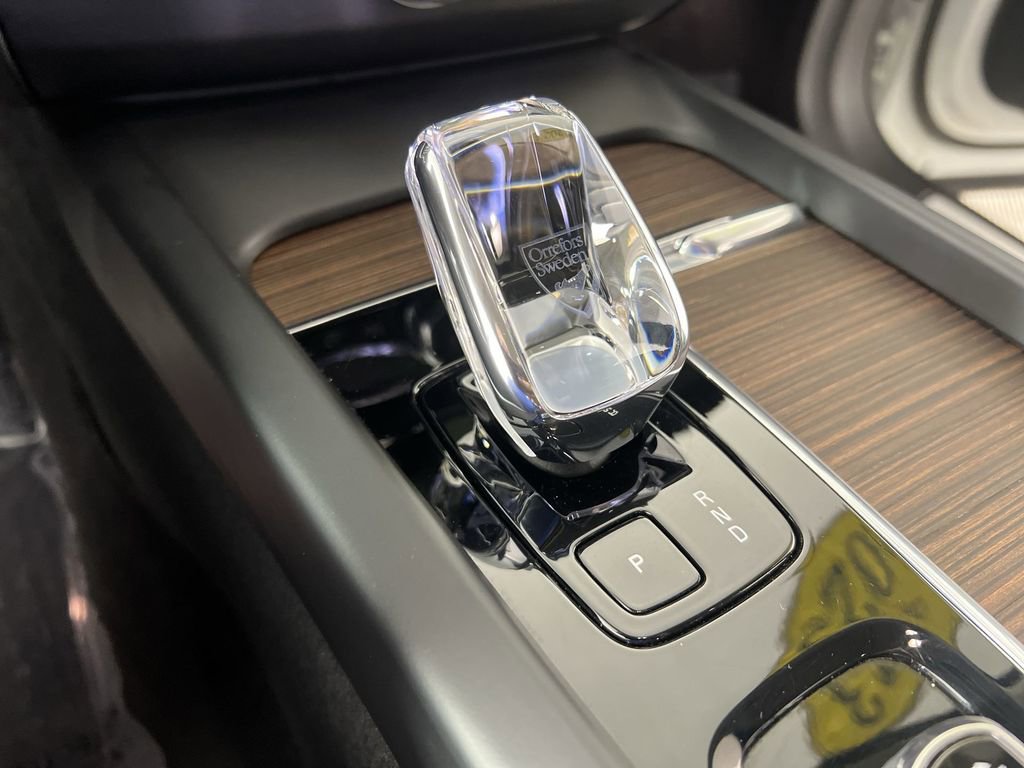 Used 2023 Volvo XC60 B6 Ultimate image 16