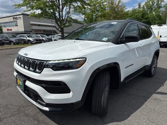 Used 2023 Jeep Compass Limited w/ Elite Group AWD/4WD image 2