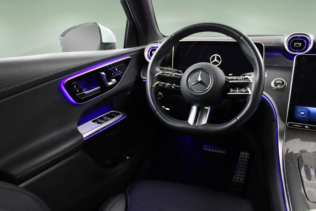 Used 2025 Mercedes-Benz GLC 300 4MATIC image 18