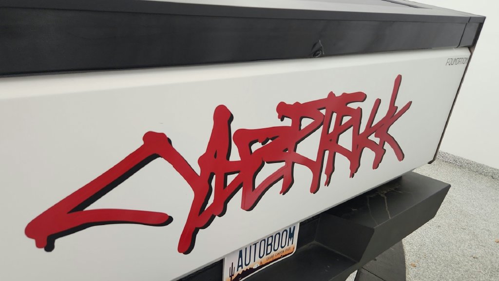 Used 2024 Tesla Cybertruck AWD Crew Cab image 40