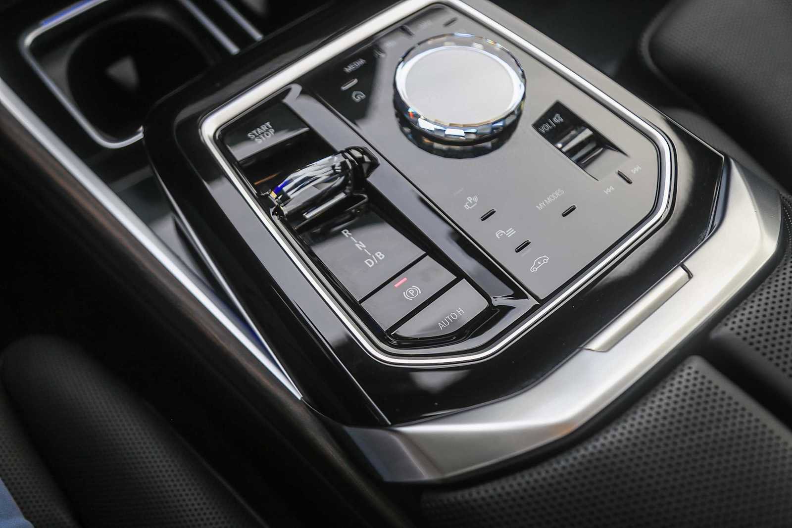 Used 2025 BMW i7 eDrive50 w/ M Sport Package image 16