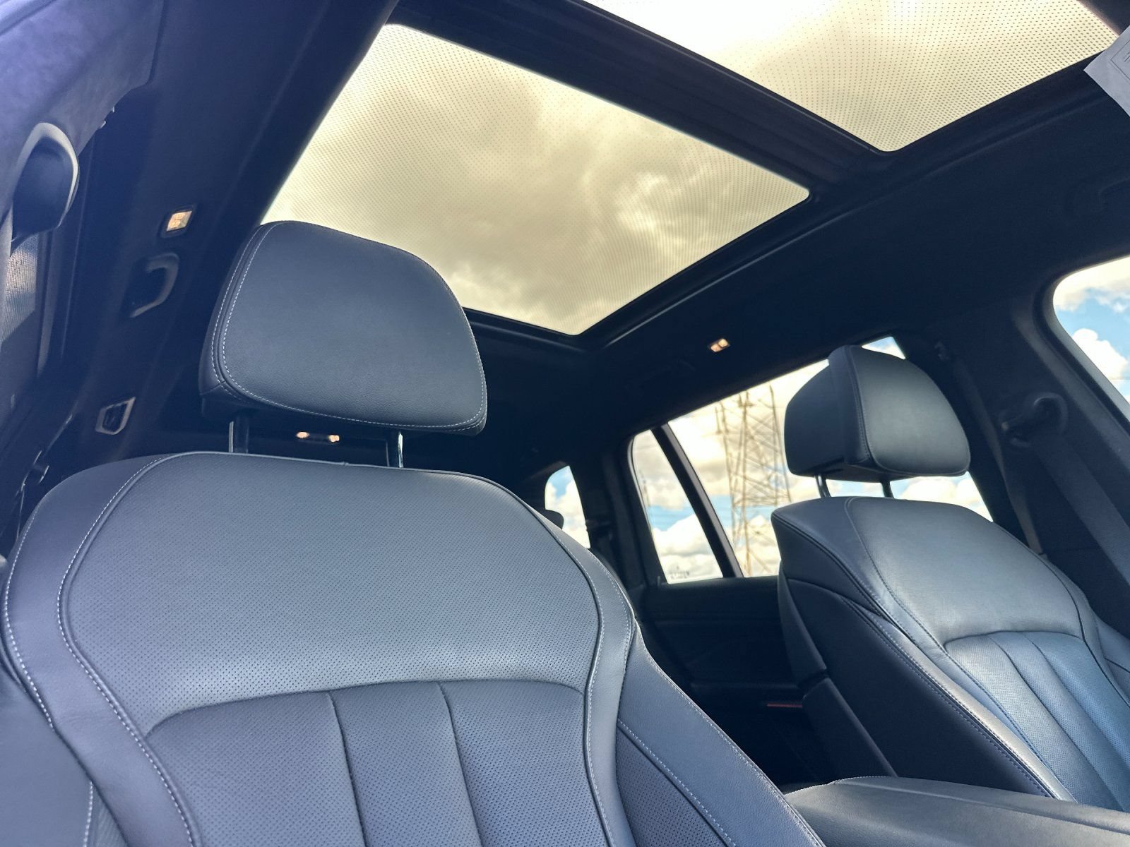 Used 2022 BMW X7 M50i AWD/4WD image 16