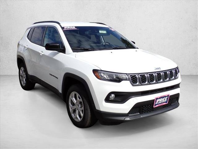 Used 2024 Jeep Compass Latitude AWD/4WD image 6