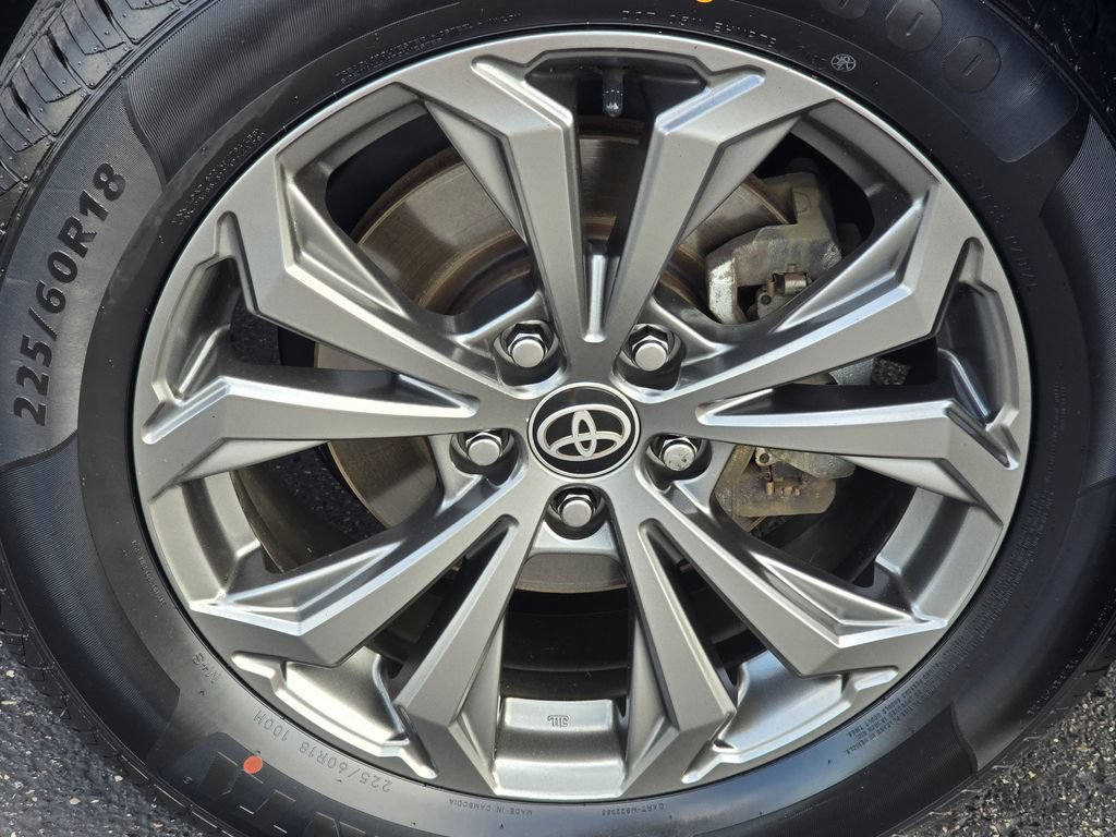 Used 2022 Toyota RAV4 Limited AWD/4WD image 10