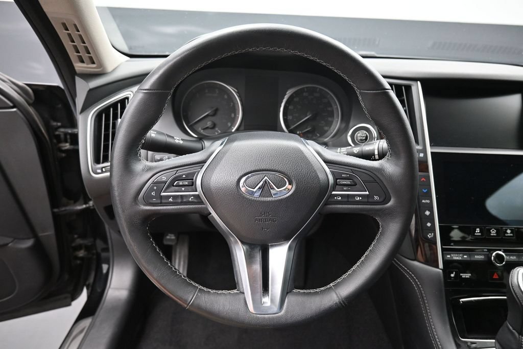 Used 2018 INFINITI Q50 Luxe w/ Essential Package (3.0T Luxe) AWD/4WD image 16