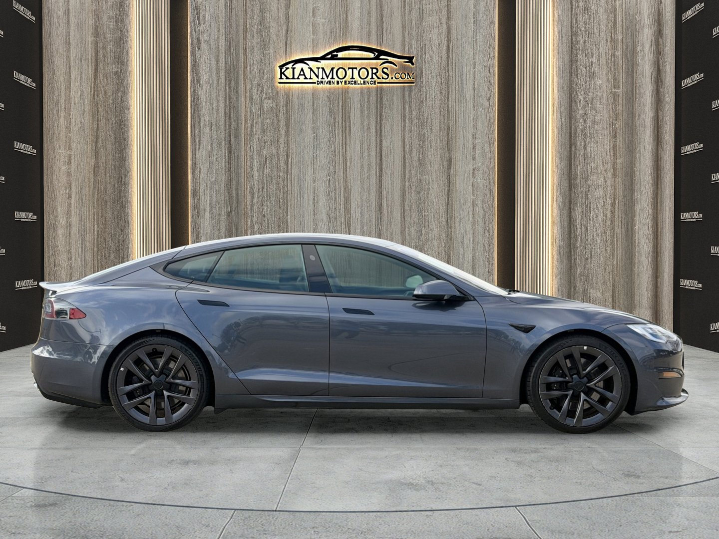 Used 2022 Tesla Model S Plaid image 10