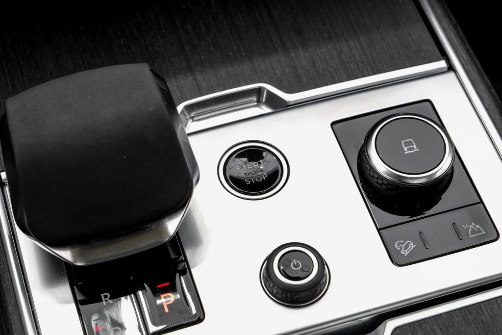 Used 2022 Land Rover Range Rover Long Wheelbase SE image 18