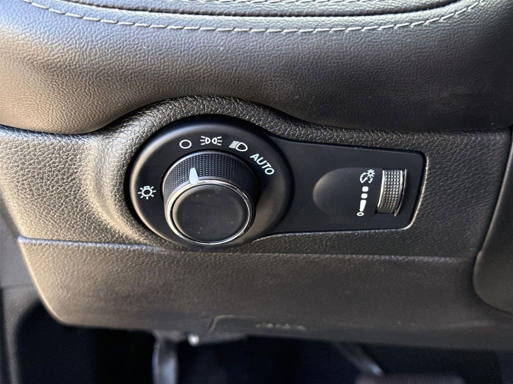 Used 2023 Dodge Durango SXT image 16