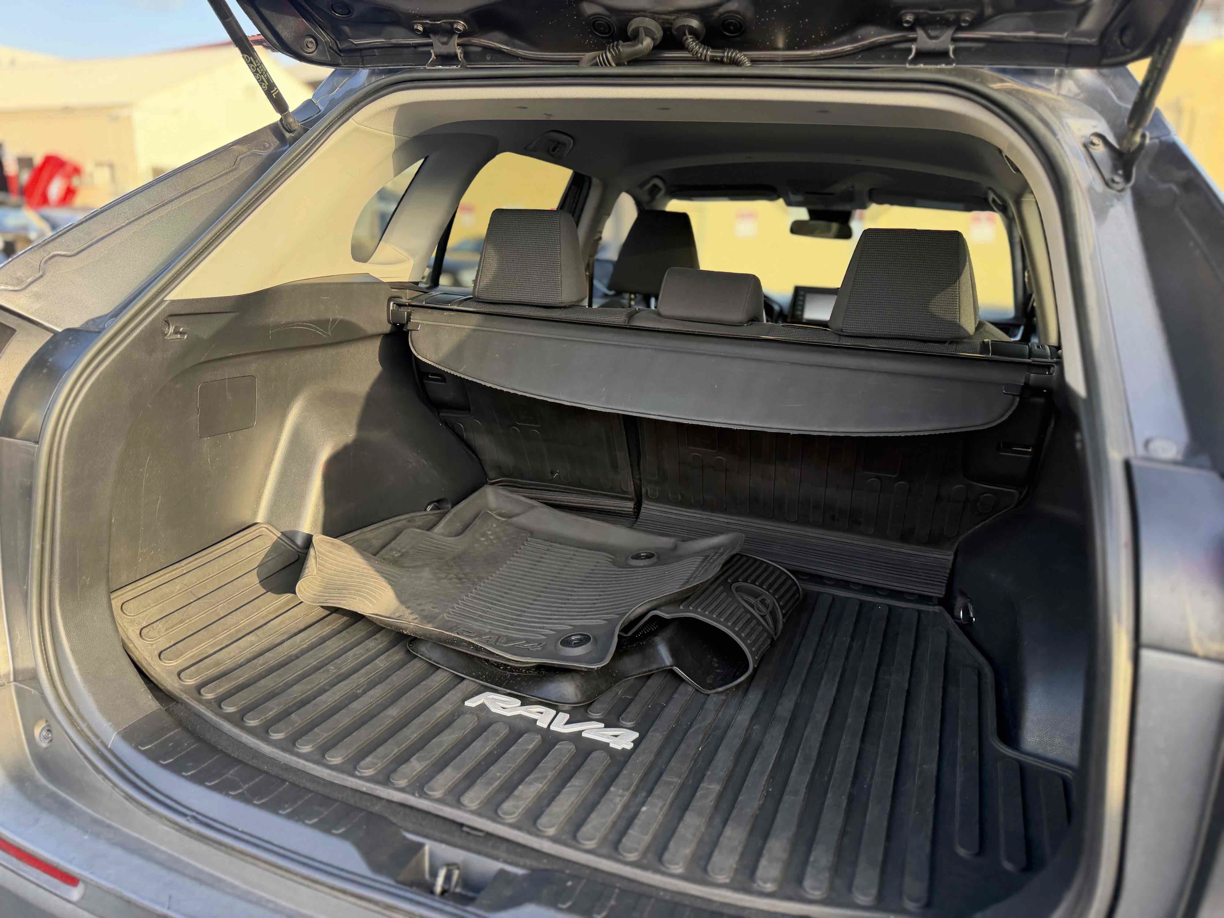 Used 2021 Toyota RAV4 LE AWD/4WD image 15