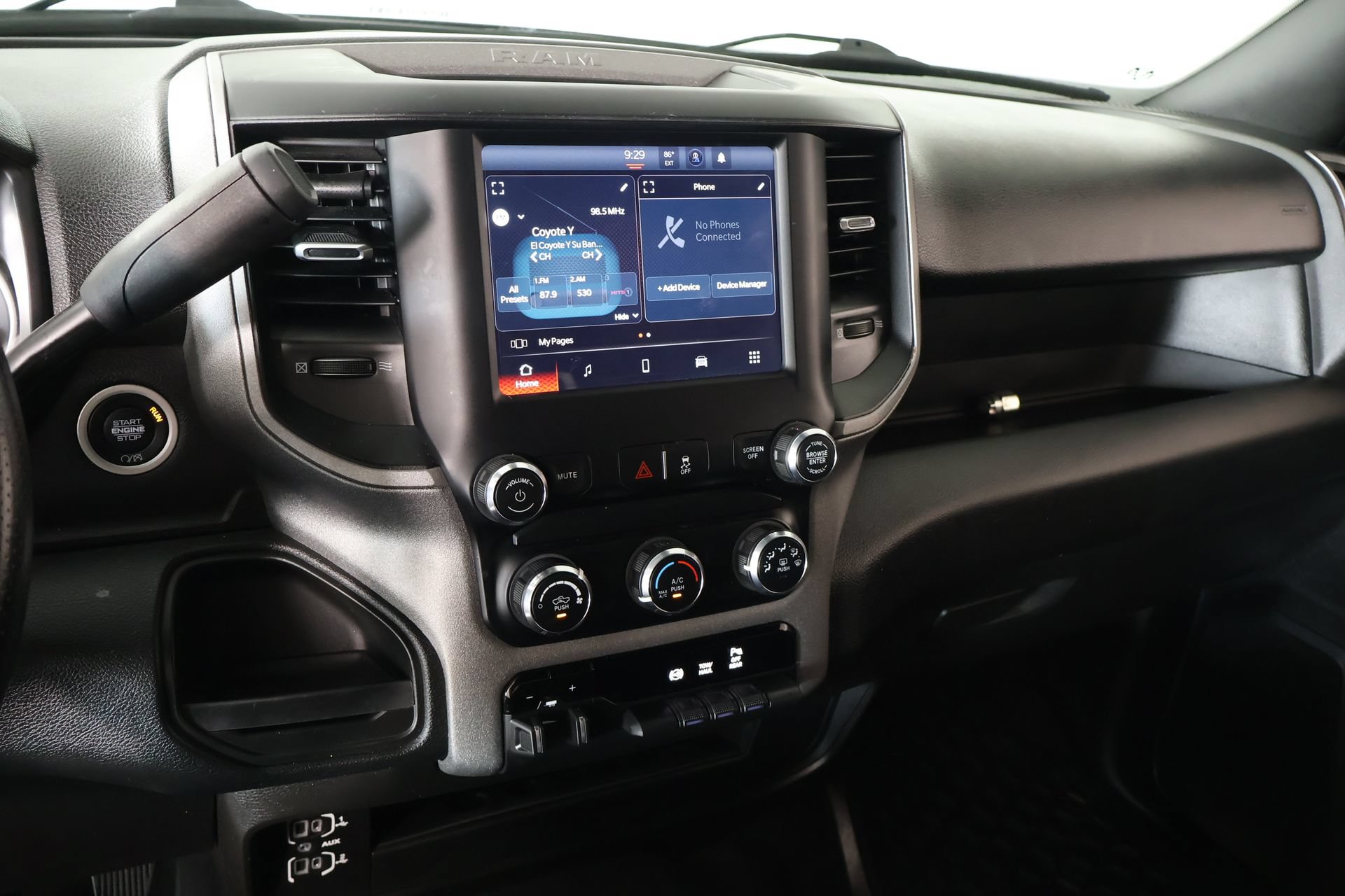 Used 2024 RAM 2500 Tradesman w/ Chrome Appearance Group AWD/4WD image 5