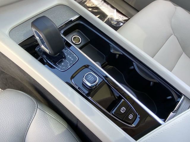 Certified 2025 Volvo XC60 T8 Plus AWD/4WD image 23