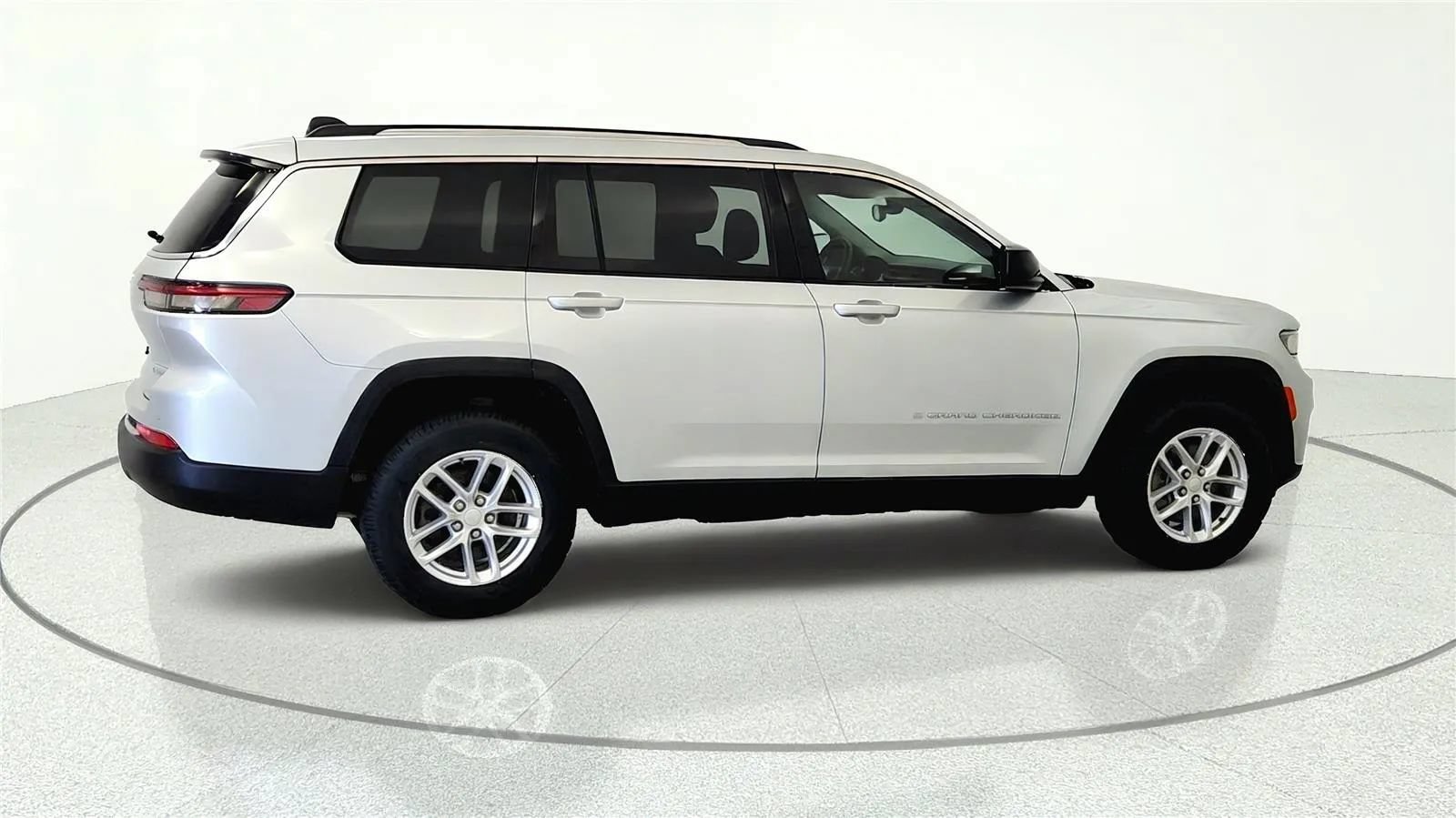 Used 2022 Jeep Grand Cherokee L Laredo w/ Luxury Tech Group I AWD/4WD image 6