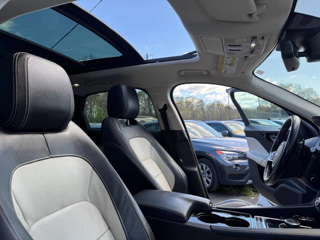 Used 2017 Jaguar F-PACE R-Sport image 42