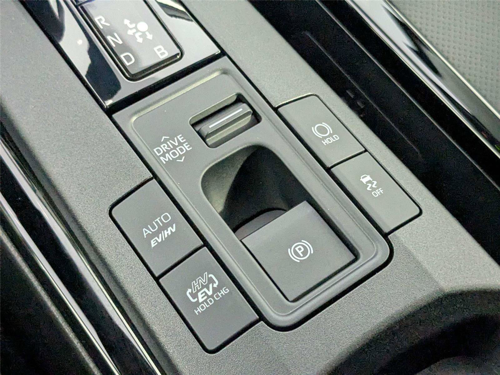 Used 2025 Toyota Prius Plug-In Hybrid image 24