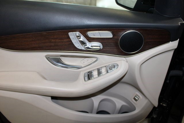 Used 2022 Mercedes-Benz GLC 300 4MATIC w/ Premium Package Lite image 13