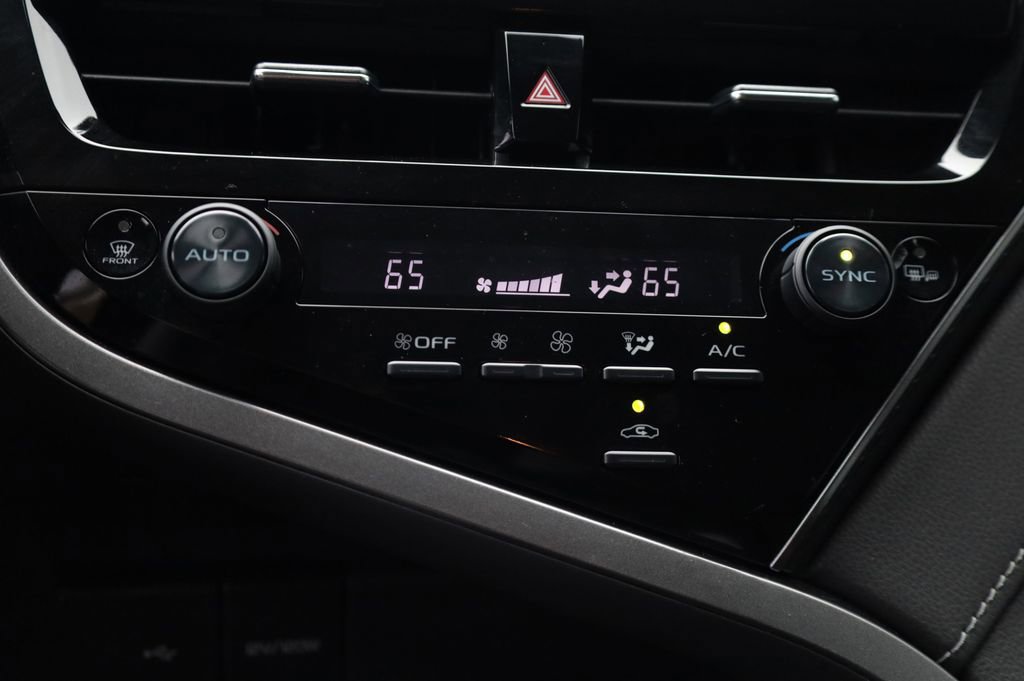 Used 2023 Toyota Camry SE FWD image 9