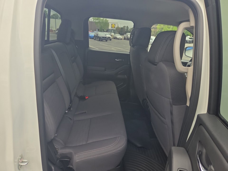 Used 2024 Nissan Frontier SV w/ SV Convenience Package RWD image 33