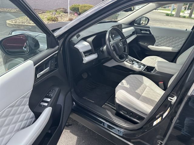 Used 2022 Mitsubishi Outlander SEL image 14