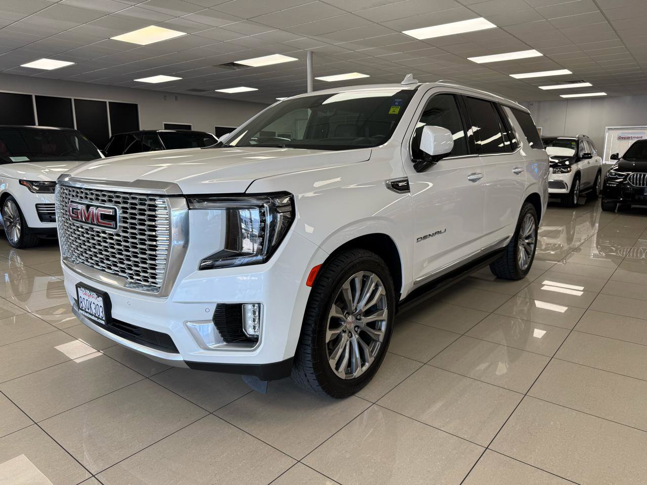 Used 2021 GMC Yukon Denali w/ Denali Premium Package image 8