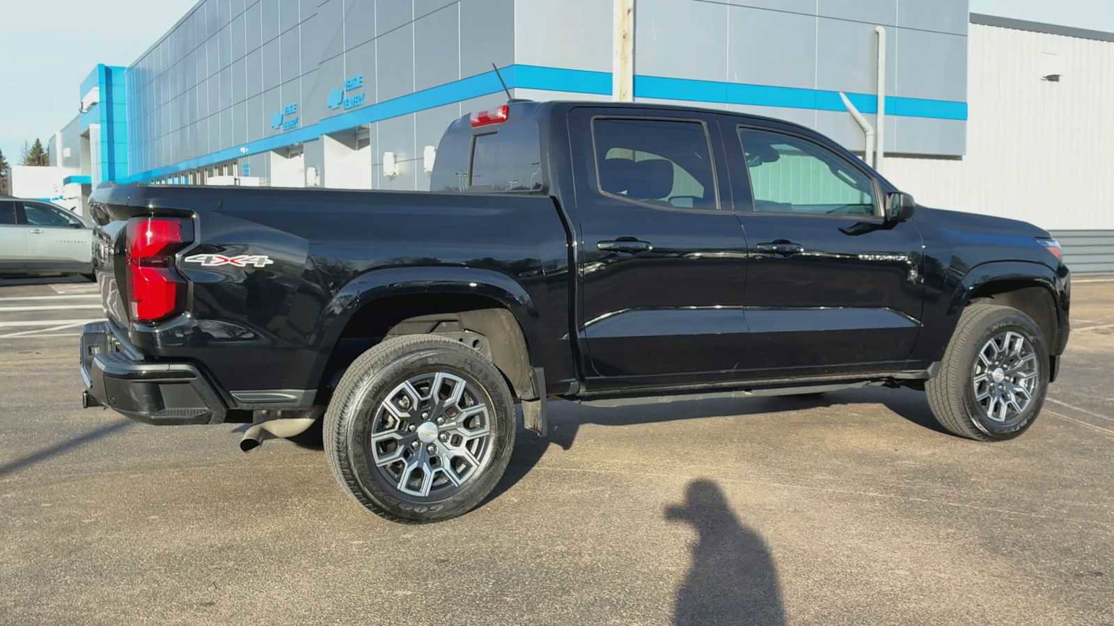 Used 2023 Chevrolet Colorado LT w/ LT Convenience Package III image 2