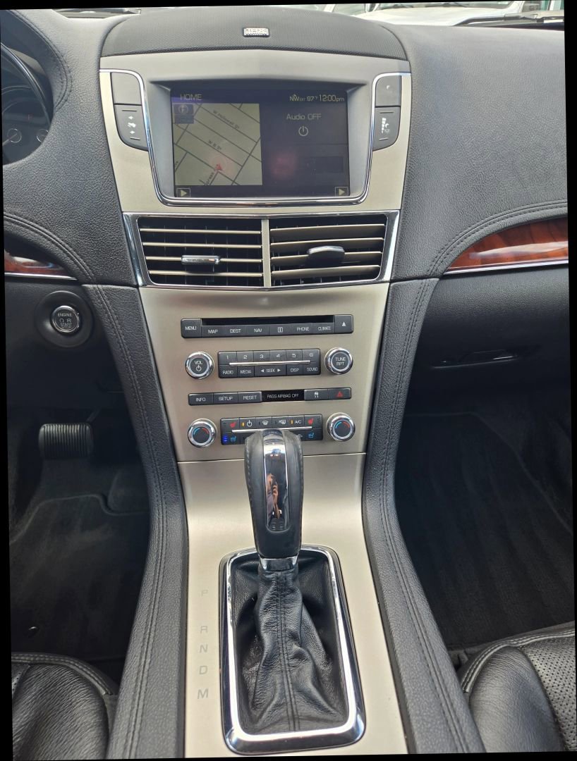 Used 2010 Lincoln MKT AWD image 22