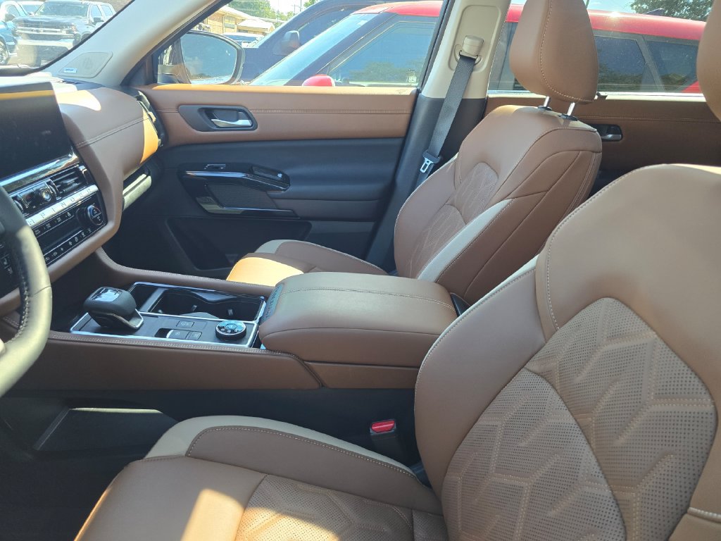 Used 2026 Nissan Pathfinder Platinum AWD/4WD image 6