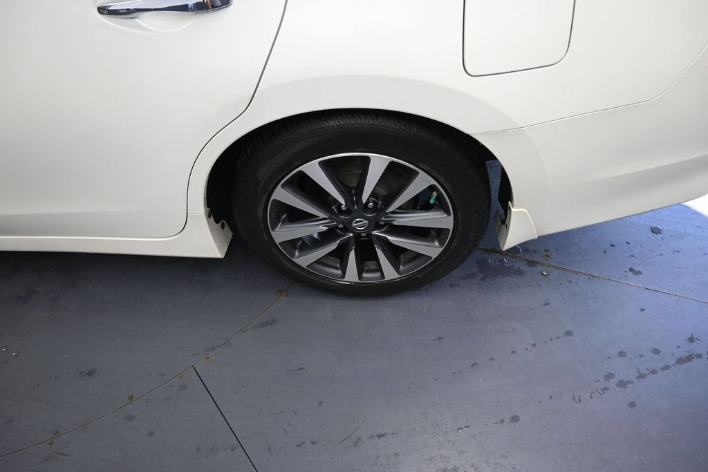Used 2016 Nissan Altima 2.5 SL w/ 2.5 Technology Package FWD image 16
