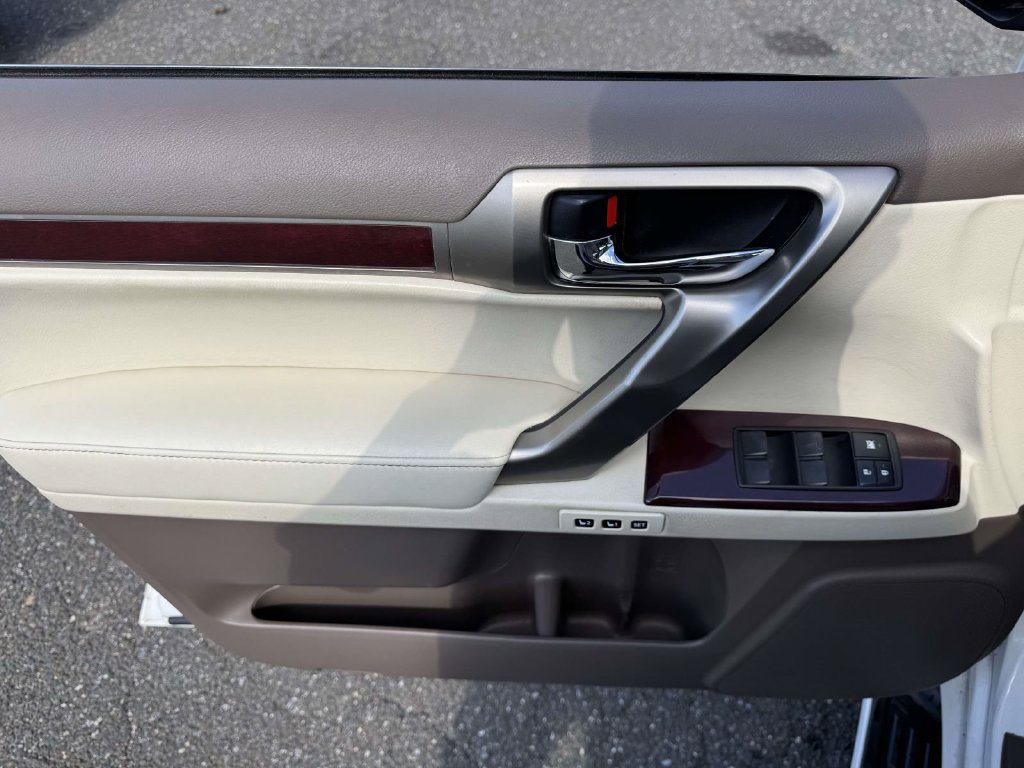 Used 2019 Lexus GX 460 Premium w/ Premium Package AWD/4WD image 14